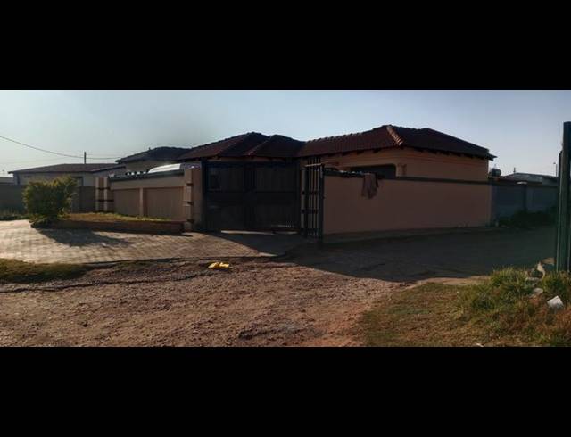 3 BEDROOM HOUSE FOR SALE IN ROODEKOP EXT 21